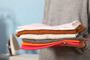 ¿Cómo quitar manchas en la ropa de color?